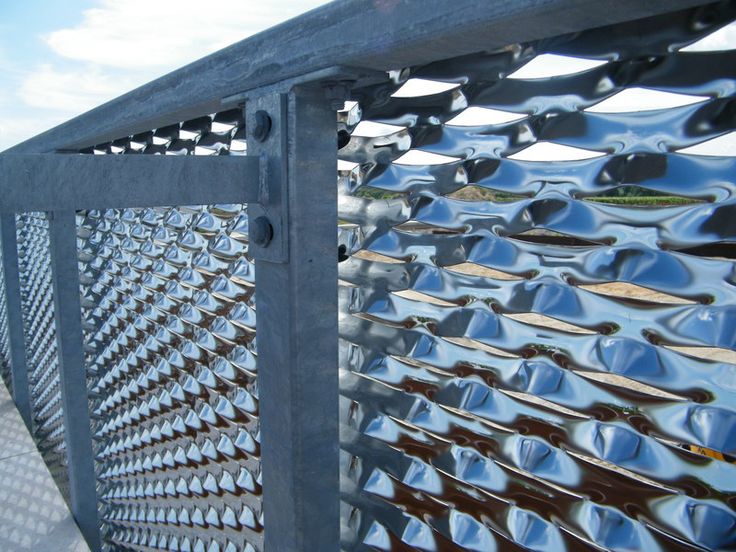 Metal Deployee : 7 Panneaux Essentiels pour l’Architecture Métallique